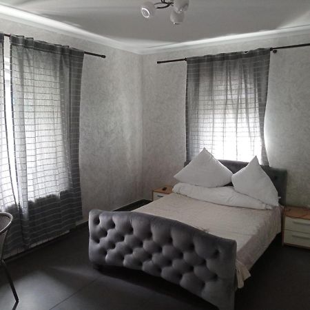 Rădăuţi Cataleya Caffee旅舍 外观 照片